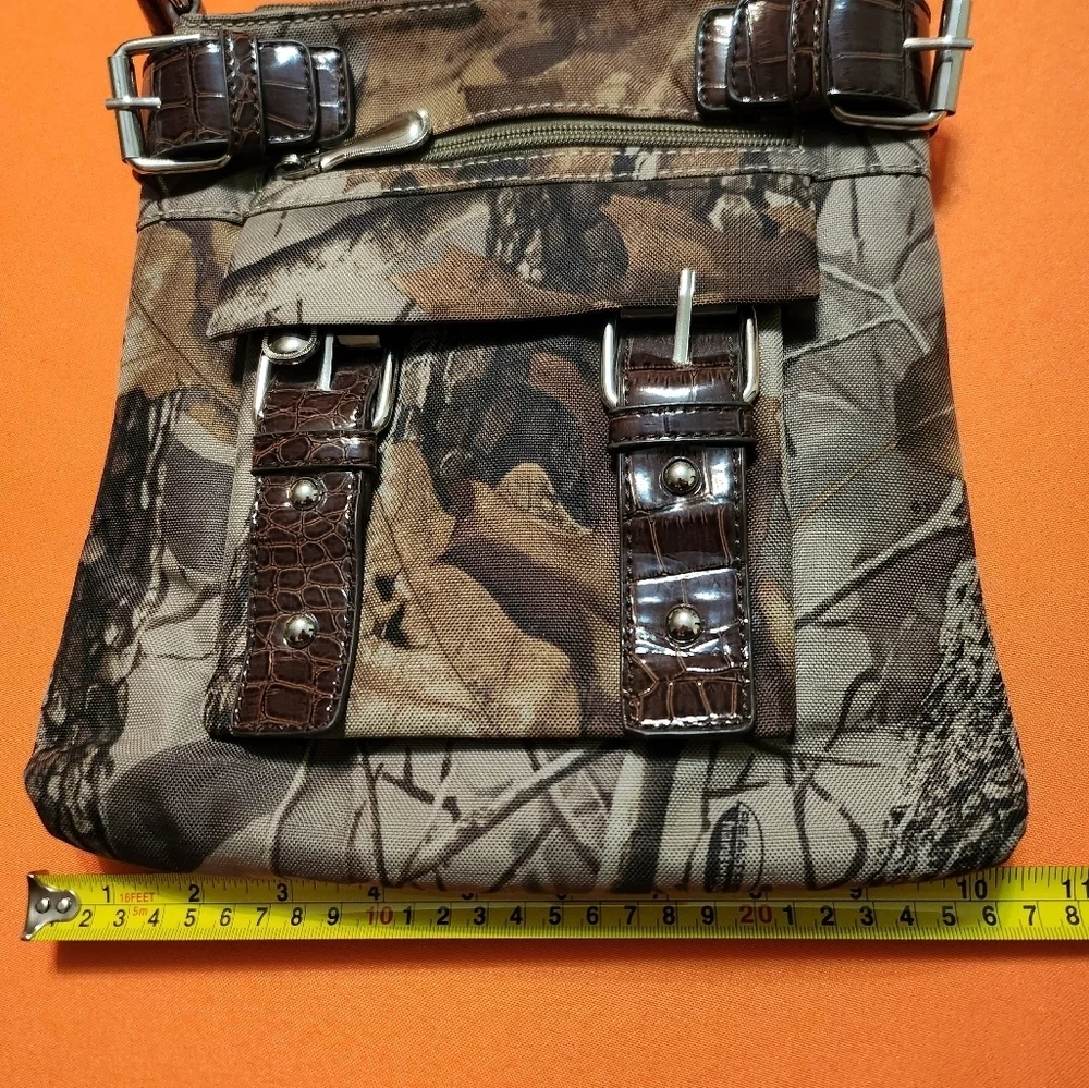 REALTREE CAMOFLAUGE Crossbody With Faux CROC Strap - Picture 7 of 9
